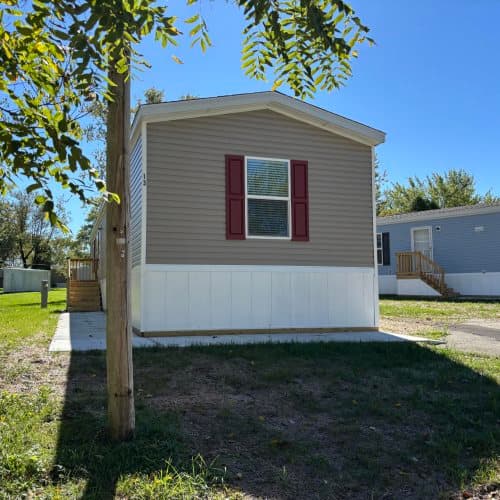 Manufactured home in New Castle, IN 47362