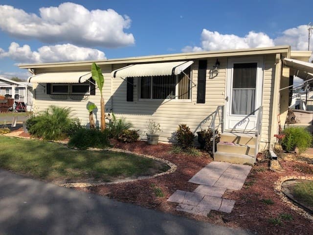 Manufactured home in Zephyrhills, FL 33541