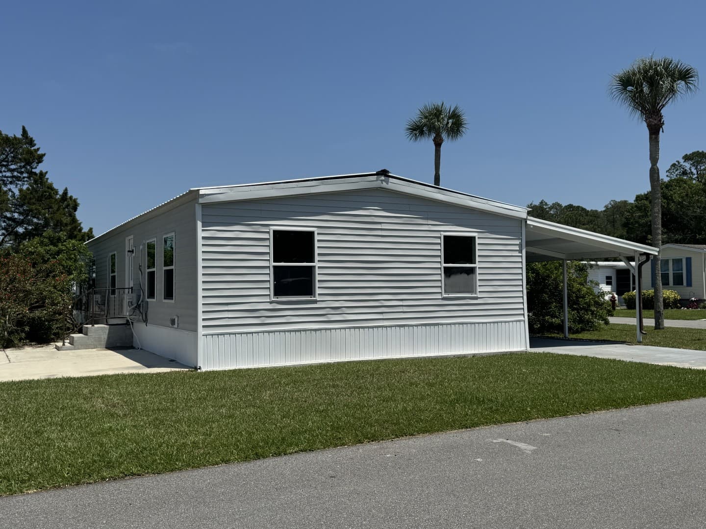 Manufactured home in New Smyrna Beach, FL 32168