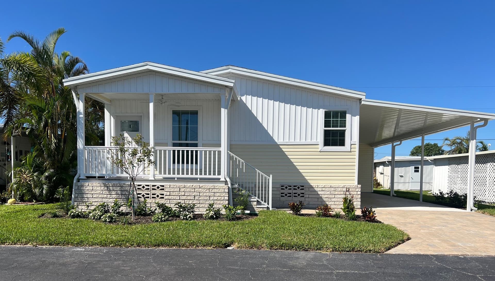 Manufactured home in Bradenton, FL 34207