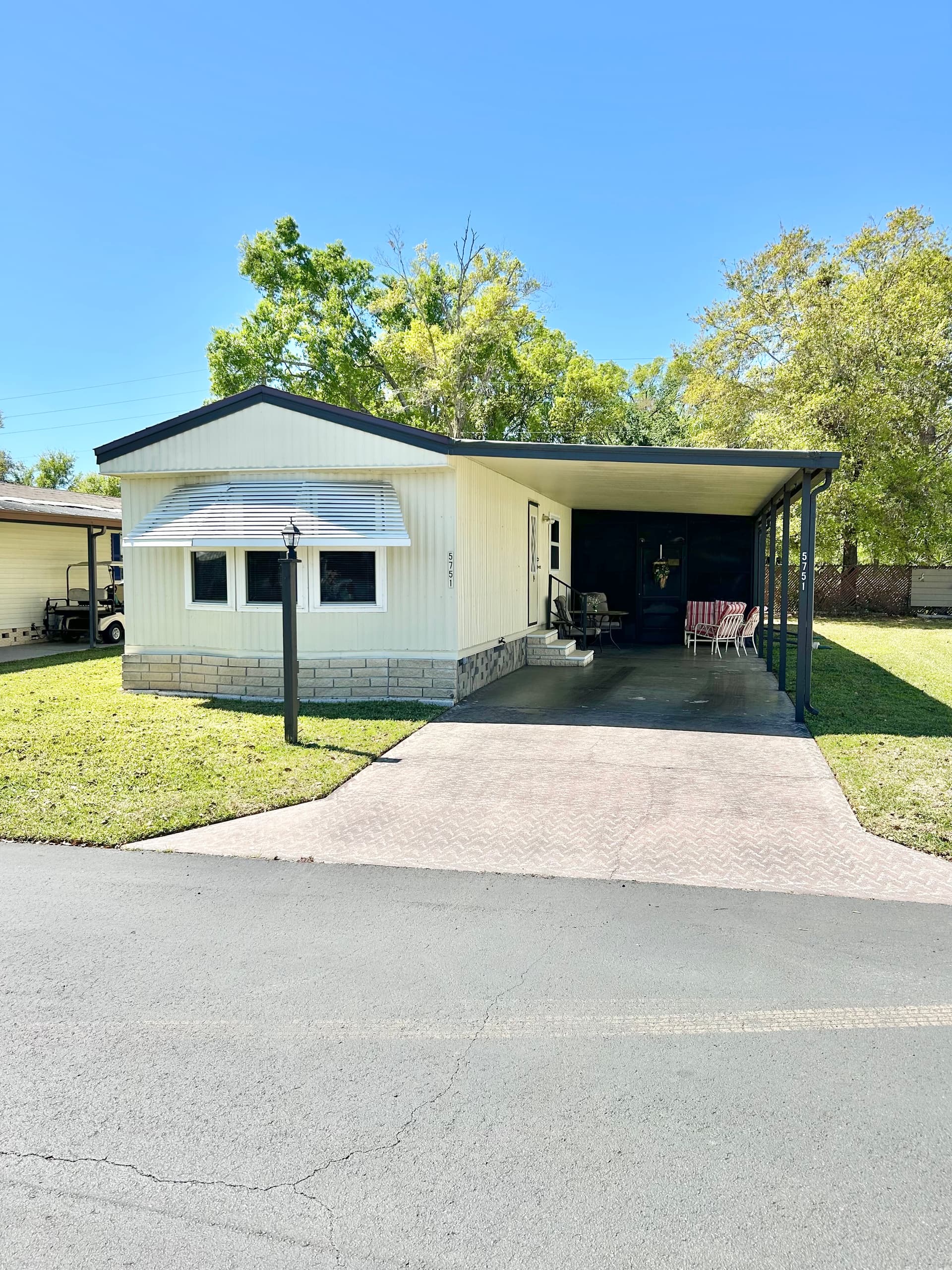Manufactured home in Zephyrhills, FL 33541