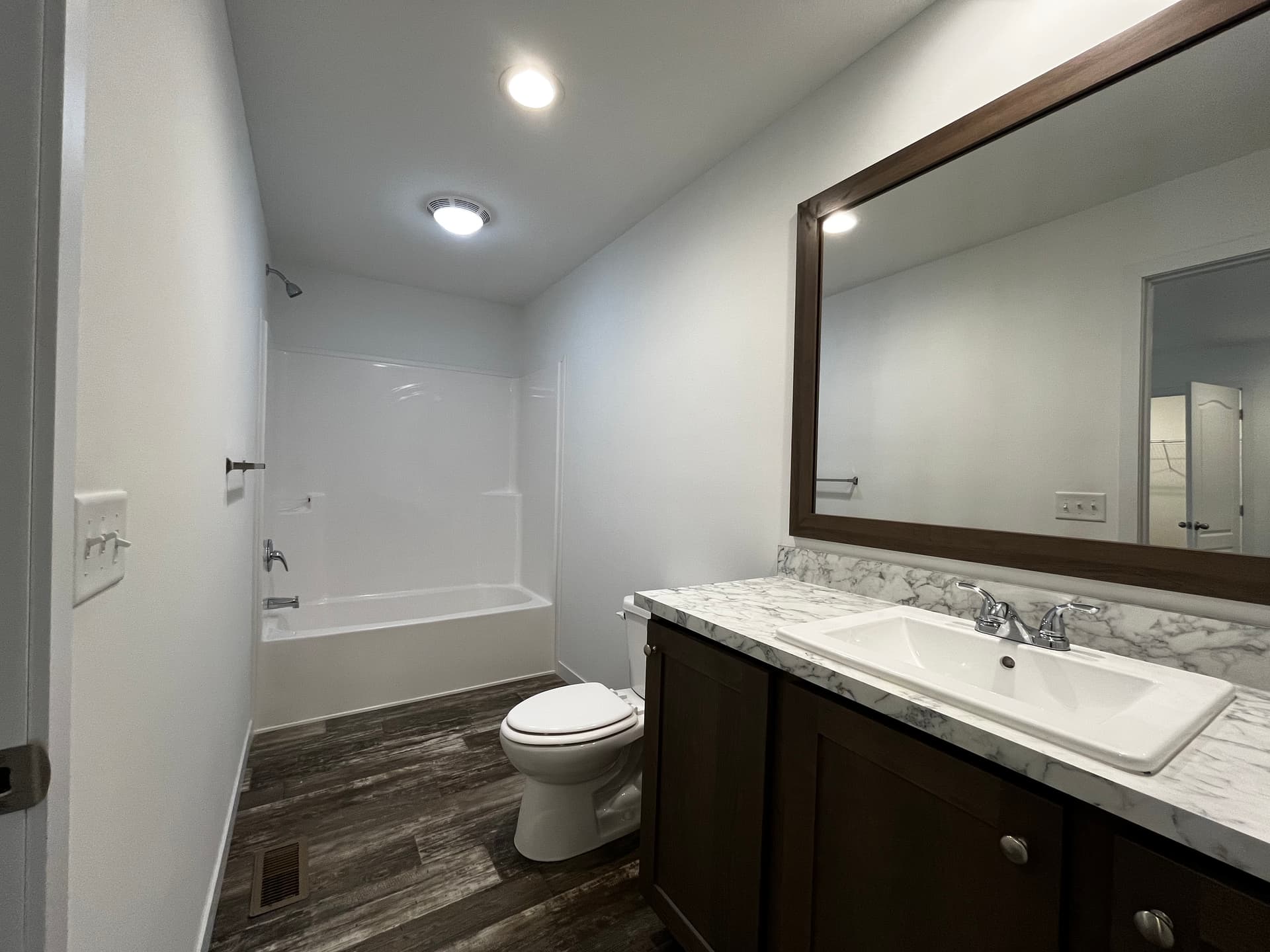 Manufactured home in Olmsted Township, OH 44138