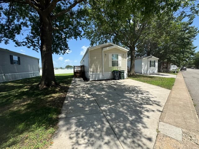 Manufactured home in Gardner, KS 66030