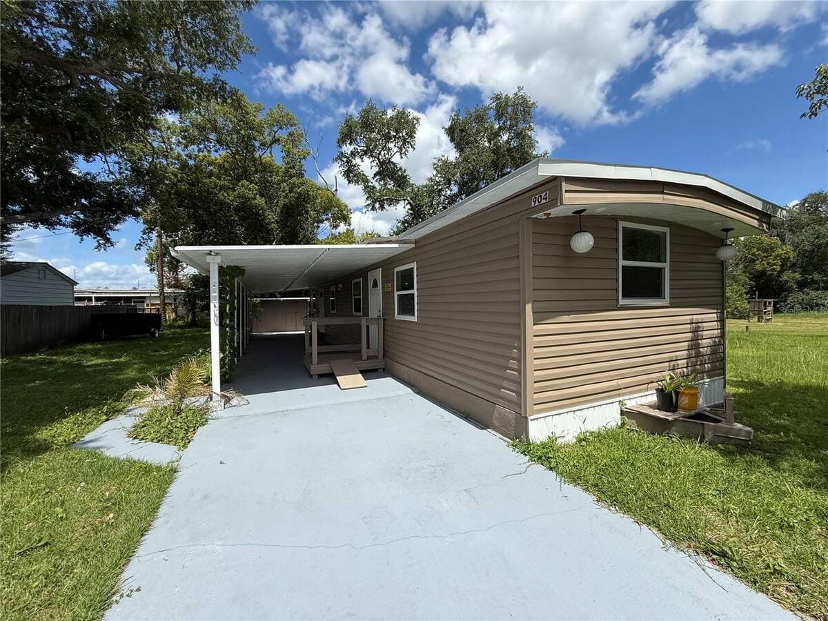 Manufactured home in St Cloud, FL 34769