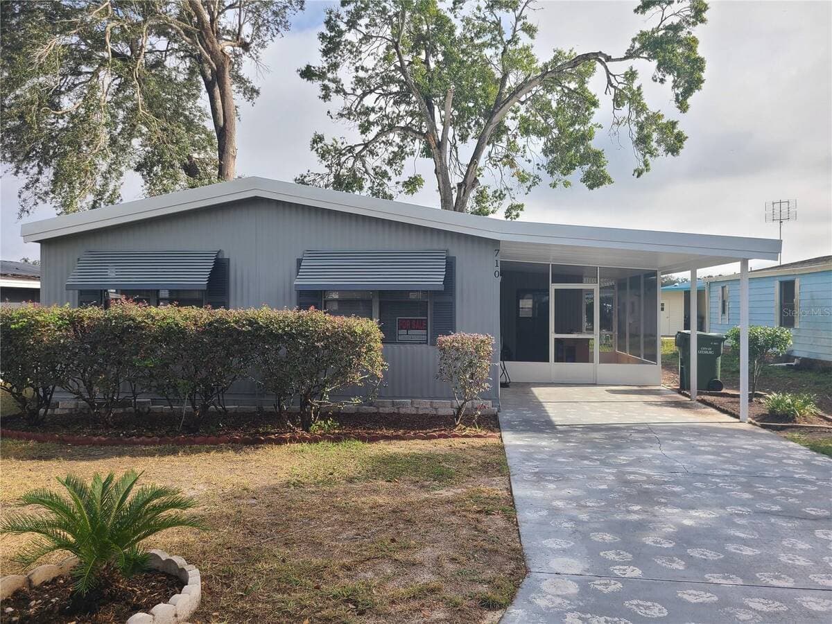 Manufactured home in Leesburg, FL 34748