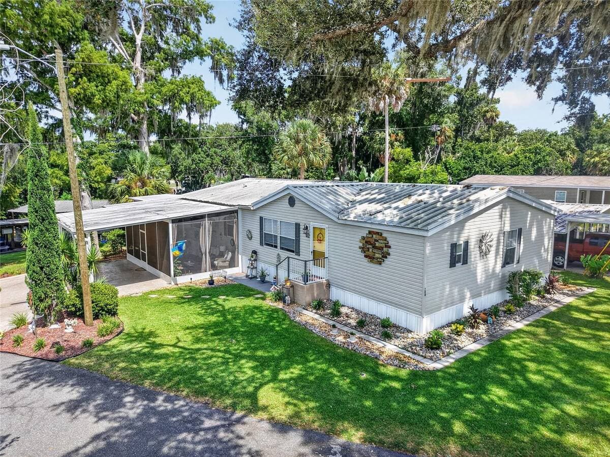 Manufactured home in Leesburg, FL 34788
