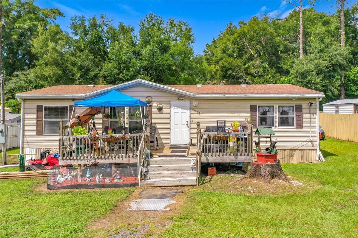Manufactured home in Ocala, FL 34482