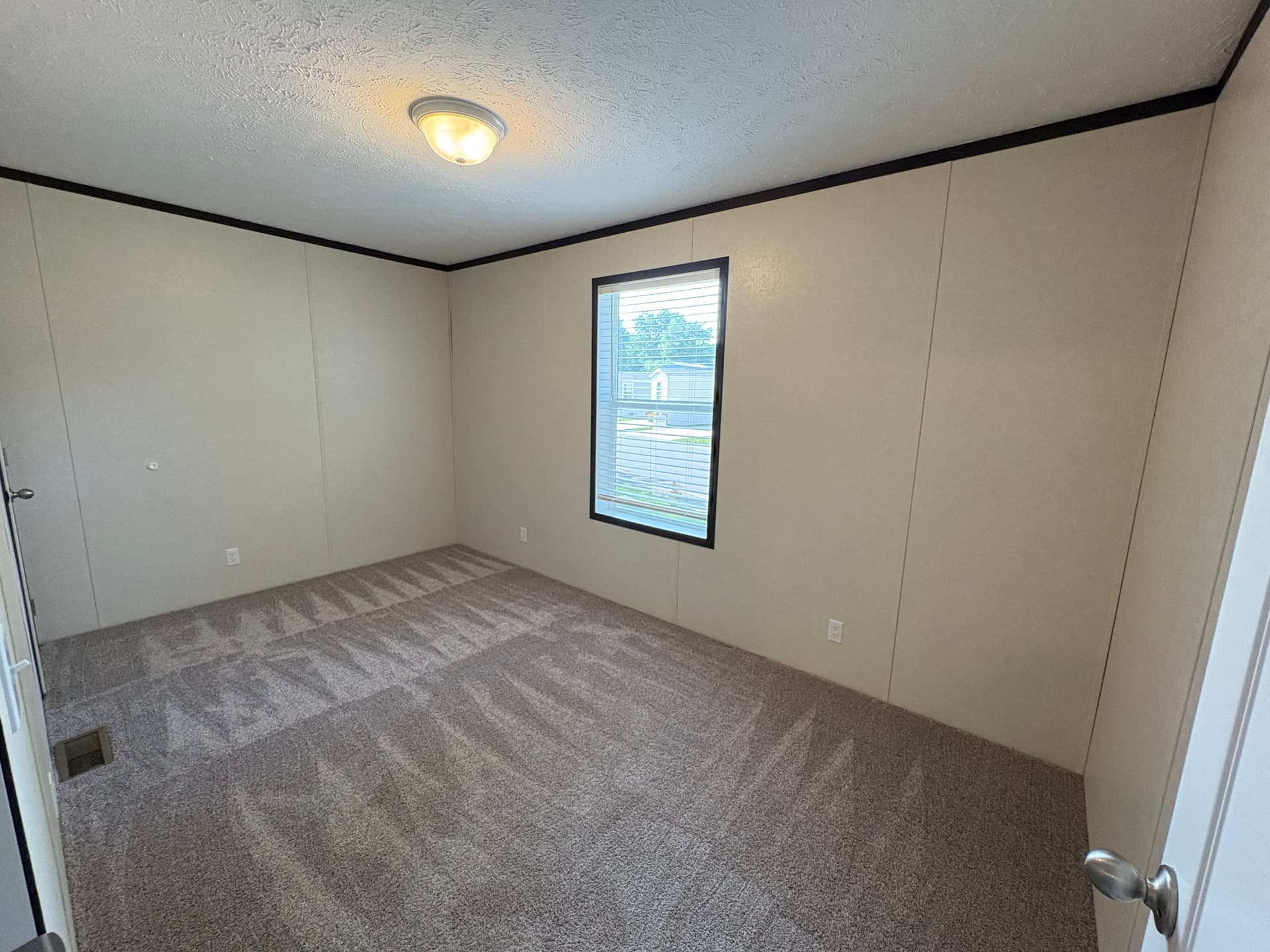 Manufactured home in Independence, MO 64055