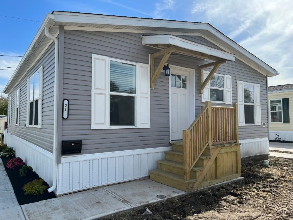 Manufactured home in Rochester, NY 14625