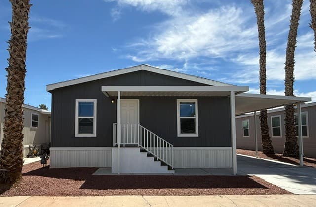 Manufactured home in Las Vegas, NV 89121